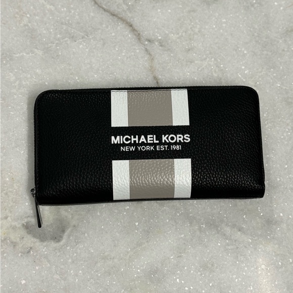 NWT Michael Kors cooper wallet - Picture 1 of 6